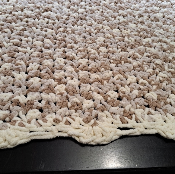 New Handmade Chenille Bedspread/Blanket/Throw  Size 65"×100" - Picture 1 of 7